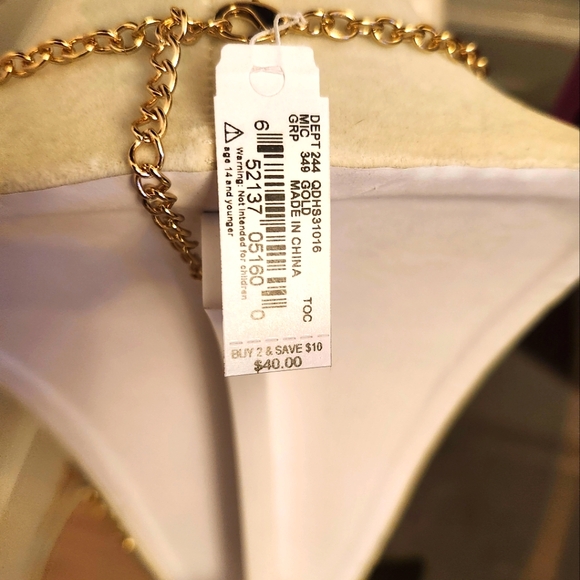 Anna and Ava Gold  Necklace ✨️ 💛 - Picture 5 of 5